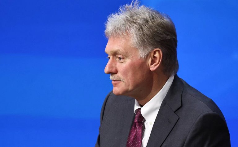 Кремль заявив, що переговори з Україною залишаються на паузі. Пєсков повторив вимоги Москви, а Київ готується до технічних консультацій за участю США та європейських партнерів. Що відомо нині про це.
