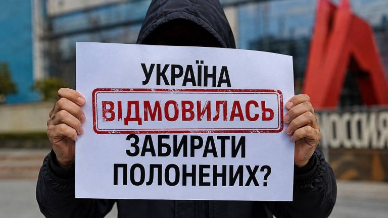 Росія заявила, що Україна нібито відмовляється забирати військовополонених зі списків на обмін. У Центрі протидії дезінформації спростували заяву та пояснили мету кампанії РФ.