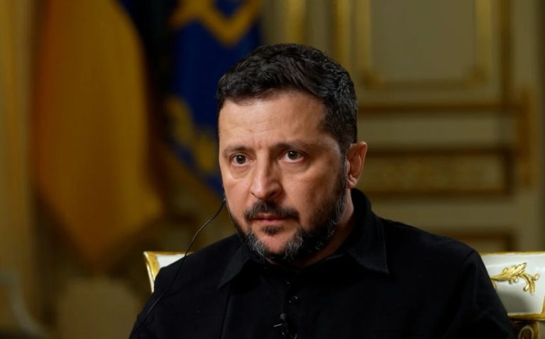 Зеленський заявив, що РФ за тиждень застосувала проти України понад 2000 ударних дронів, 1700 авіабомб і 19 ракет. Під ударами були цивільні та інфраструктурні об’єкти в низці областей.