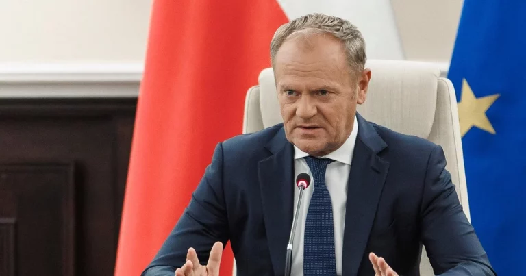 Польща 24 вересня евакуювала людей із КПП «Дорогуськ» і «Зосін» через російську атаку поблизу кордону. Дональд Туск розповів про наслідки, а прикордонники відновили роботу переходів.