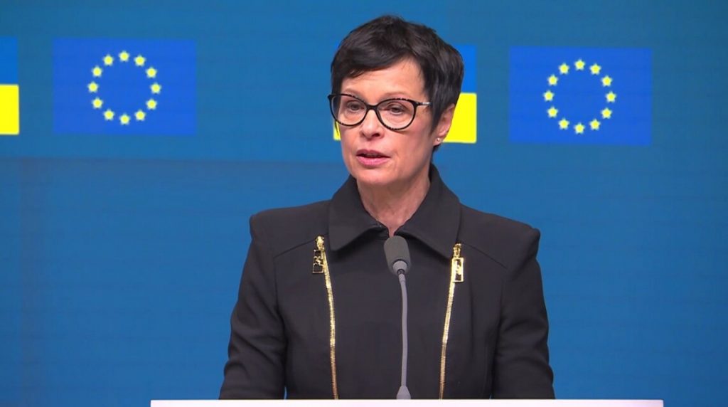 Марта Кос заявила, що Україна не вступить до ЄС 1 січня 2027 року і не матиме пільг у переговорах. Єврокомісарка пояснила принцип заслуг, кластери та реформи, потрібні для повного членства для Києва.