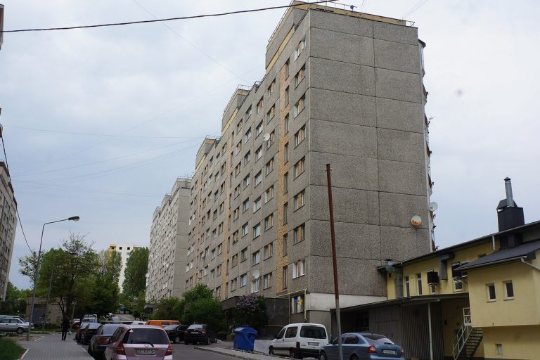 Багатоповерховий житловий будинок у Львові — архівне фото